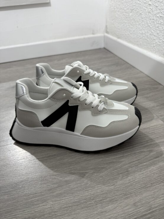 Zapatillas deportivas “V”