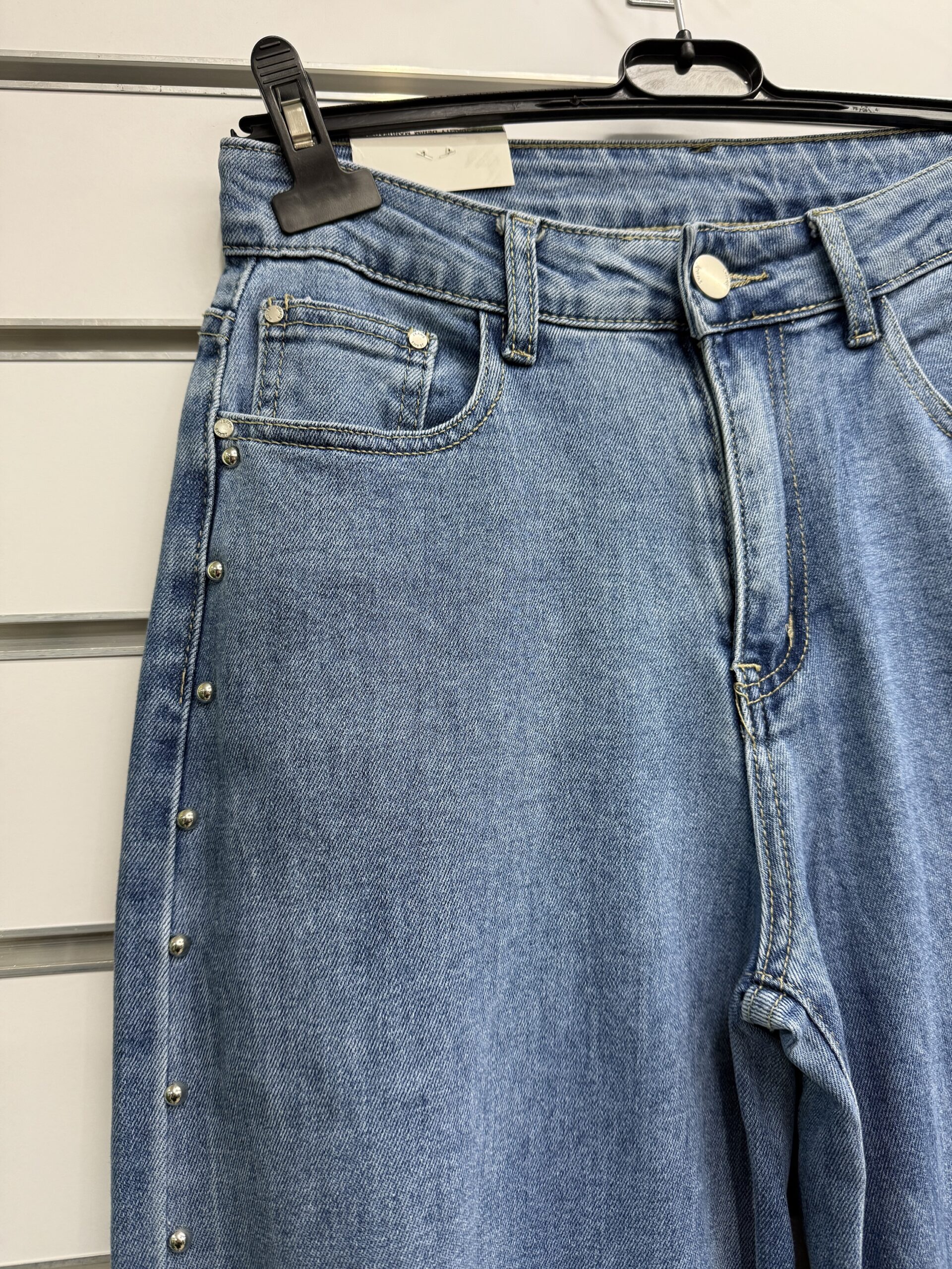 Pantal贸n vaquero tachas - Imagen 4